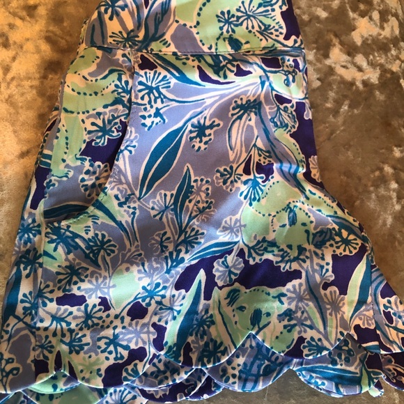 Lilly Pulitzer Scalloped Shorts - Picture 3 of 3